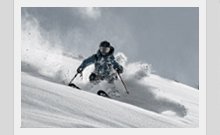 горнолыжный инструктор hintertux рОпытный лыжник на крутой трассе в Хинтертукс